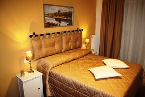 Kamar Double | Seprai premium, brankas, meja kerja, dan Wi-Fi gratis