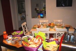 Free daily continental breakfast 
