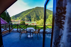 Bungalow, Balcony, Lake View | Terrace/patio