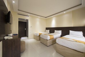 Minibar, in-room safe, desk, laptop workspace - Snood Alazama Hotel (Makkah)