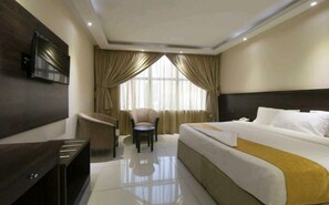 Desk, laptop workspace, blackout curtains, soundproofing - Snood Hotel (Makkah)
