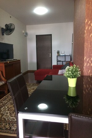 2-Bedroom Apartment  | Opções para refeição no quarto