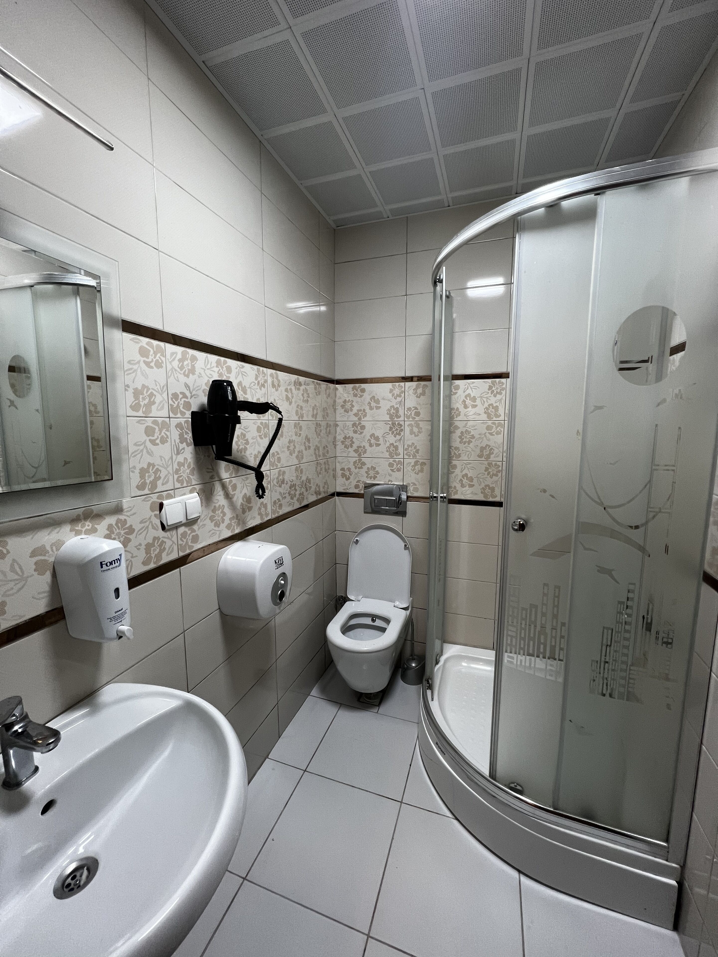 shower, rainfall showerhead, free toiletries, hair dryer