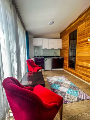Family Bungalow | Private kitchen | Stovetop, electric kettle - Mego Suite Otel (Çaykara)