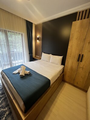 Quadruple Room, River View | 1 bedroom, minibar, individually furnished, desk - Mego Suite Otel (Çaykara)