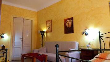 Superior-Dreibettzimmer, Mehrere Betten | Hochwertige Bettwaren, individuell eingerichtet, Verdunkelungsvorhänge