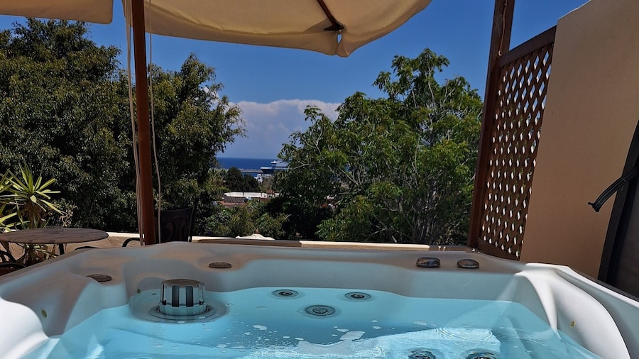 Nikos Takis Fashion Boutique Hotel