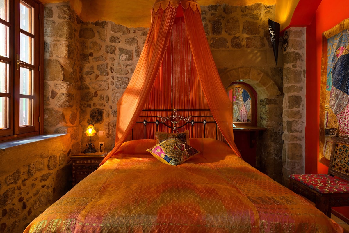 Superior Double Room (Medivial) | 1 bedroom, premium bedding, down comforters, Tempur-Pedic beds