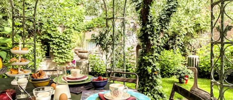 Tempat makan outdoor