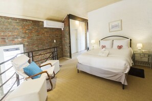 Deluxe Loft, 1 Queen Bed, City View | Premium bedding, in-room safe, individually decorated