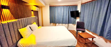 Premium bedding, in-room safe, desk, laptop workspace