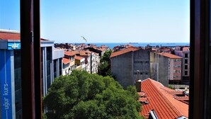 A view of a coastal cityscape with buildings and a clear sky. - Naila Hotel (Istanbul)