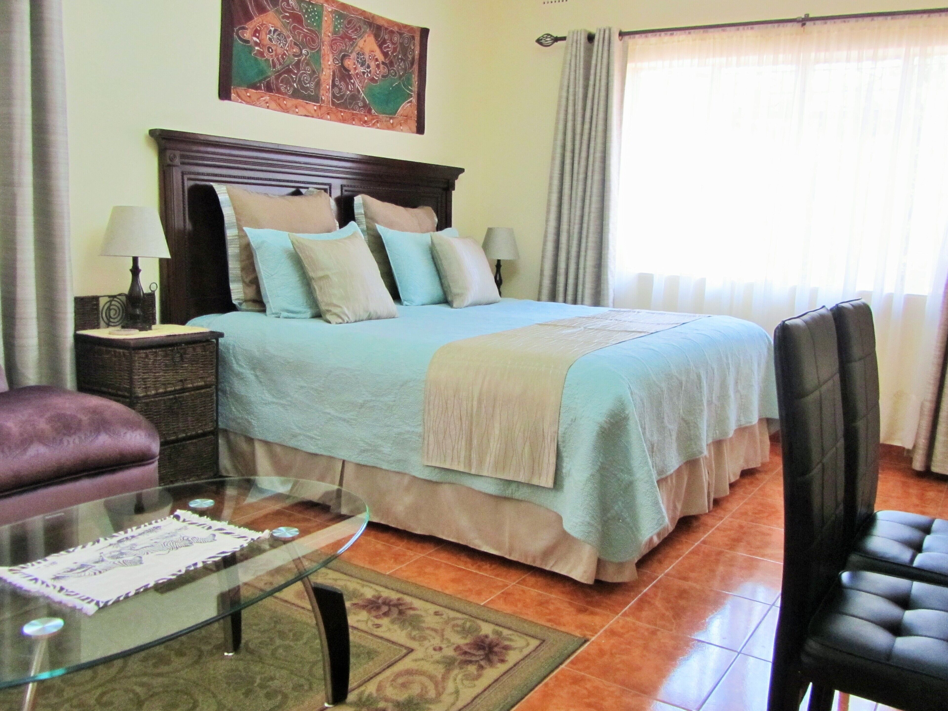 Suite, 1 King Bed, Garden View | Desk, blackout curtains, rollaway beds, free WiFi