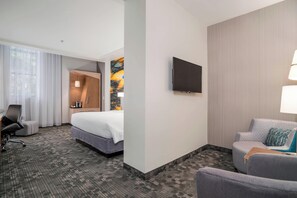 42-inch LED TV with digital channels, Smart TV, Netflix - Courtyard by Marriott Niagara Falls USA (Niagara Falls)