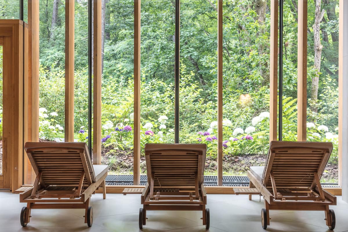 body treatments, facials, 5 treatment rooms, massages