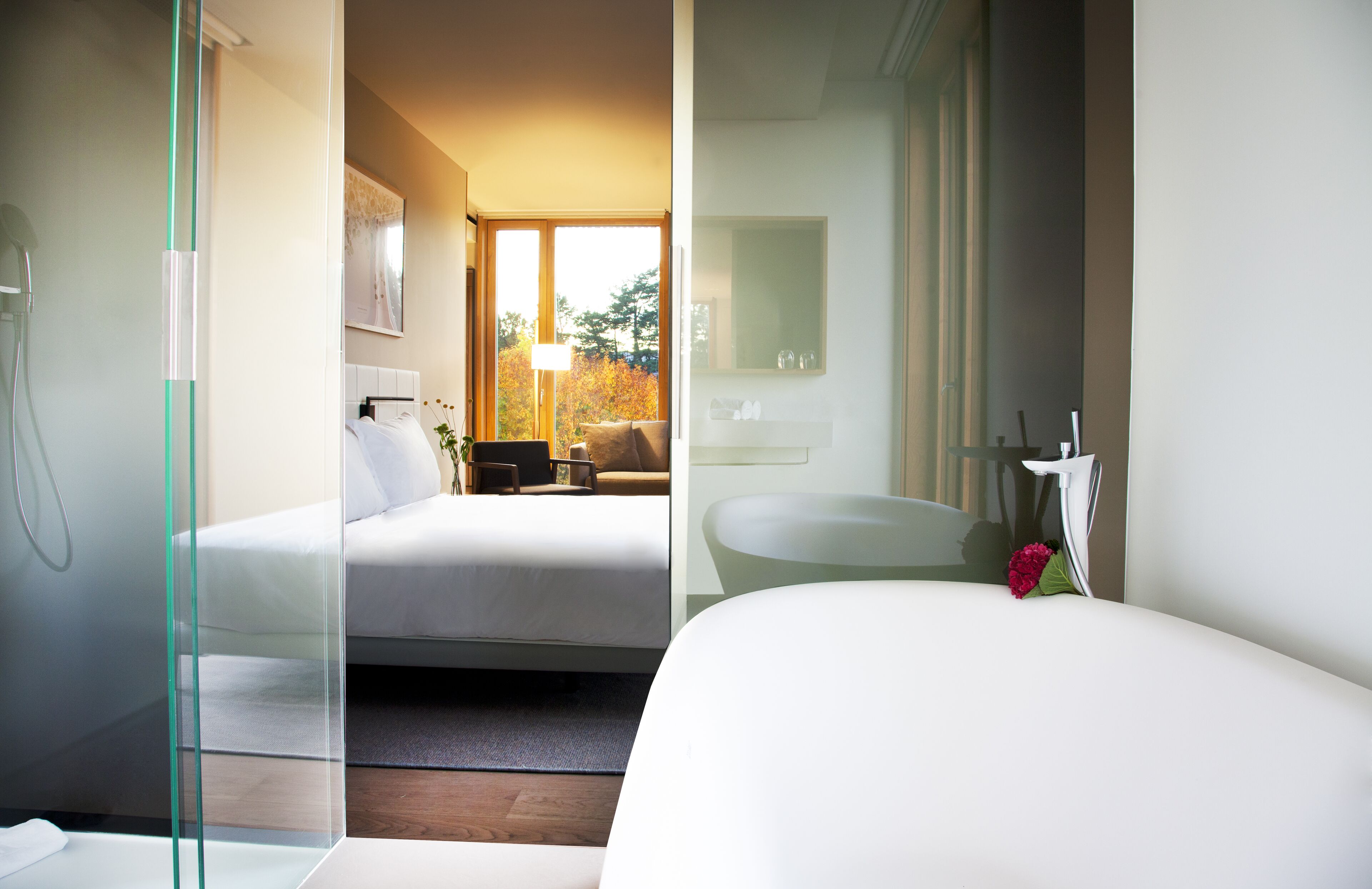 Suite Deluxe | Salle de bain | Douche, articles de toilette gratuits, sèche-cheveux, bidet