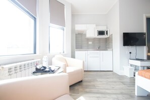 Estudi, 1 llit doble | Roba de llit d'alta qualitat i decoració individual 