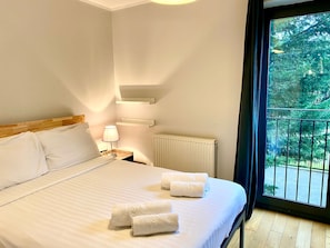 Appartement | Literie de qualité, décor unique, ameublement unique, bureau