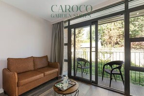 Premium bedding, individually decorated, individually furnished, desk - Westciti Caroco Aparthotel (Croydon)