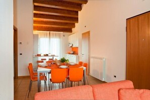 Apartment, 2 Schlafzimmer | Wohnbereich