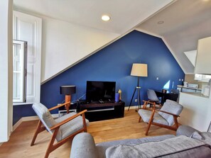 Superior Apartment, 1 Bedroom, City View | Living area - Flats Castelo - HOrigem (Lisbon)