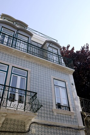 Front of property - Flats Castelo - HOrigem (Lisbon)