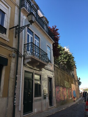 Front of property - Flats Castelo - HOrigem (Lisbon)