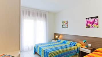 Bàn, nôi (giường cho trẻ sơ sinh) miễn phí