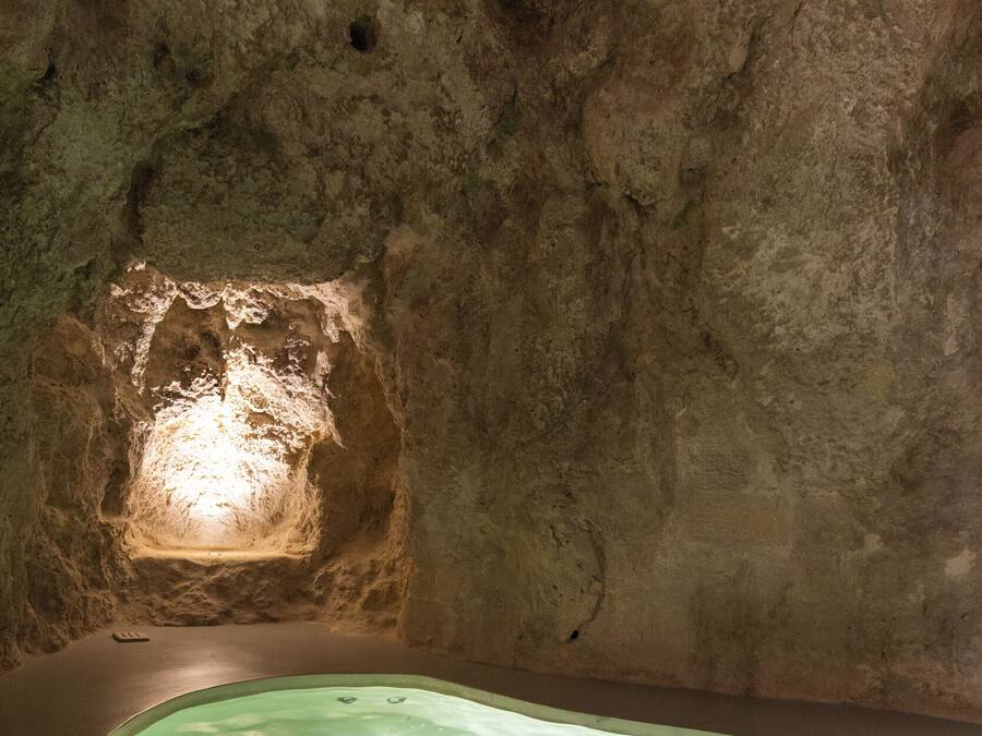 Suite, piscina privada | Ropa de cama de alta calidad, minibar, sistema de insonorización