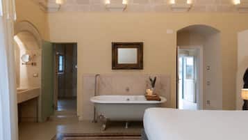 Suite | Premium bedding, minibar, soundproofing, free WiFi