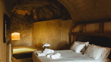 Suite, eigener Pool | Hochwertige Bettwaren, Minibar, schallisolierte Zimmer, kostenloses WLAN