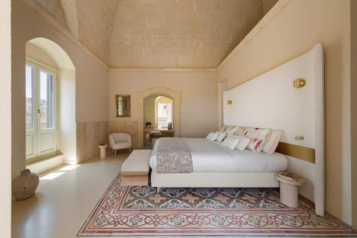 Suite | Premium bedding, minibar, soundproofing, free WiFi