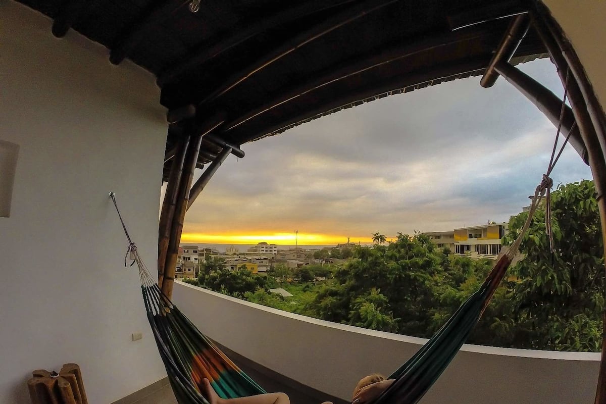 Chambre Confort, 1 lit double, non-fumeurs, vue mer | Balcon