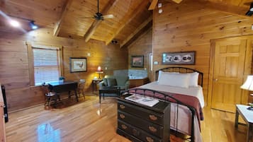 Ferienhütte, 1 Queen-Bett (295: Trails End) | Individuell dekoriert, individuell eingerichtet, Bügeleisen/Bügelbrett