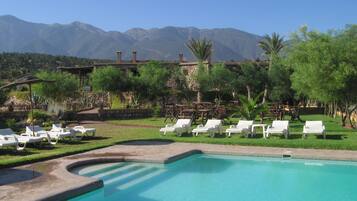 2 outdoor pools, sun loungers