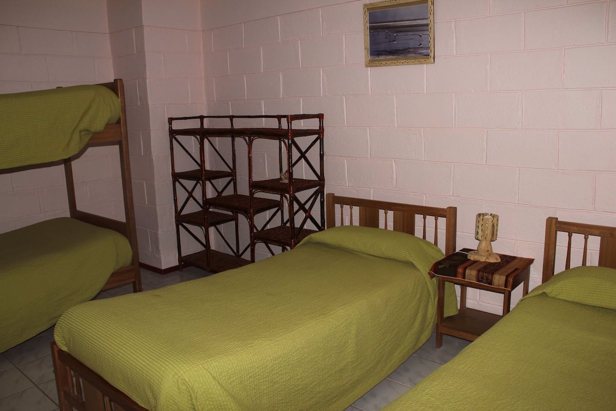 Standard Room with 3 Twin Beds with Shared bathroom | Individually decorated, individually furnished, desk, free WiFi