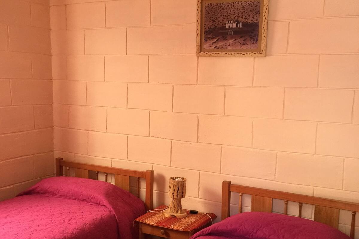Standard Twin Room, 2 Single Beds, Shared Bathroom