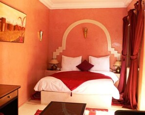 In-room safe, blackout curtains, soundproofing, free WiFi - Riad Dihya (Marrakech)