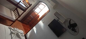 Habitació doble júnior, 1 dormitori, amb bany privat | Planxa i posts de planxar, wifi gratuïta i roba de llit 