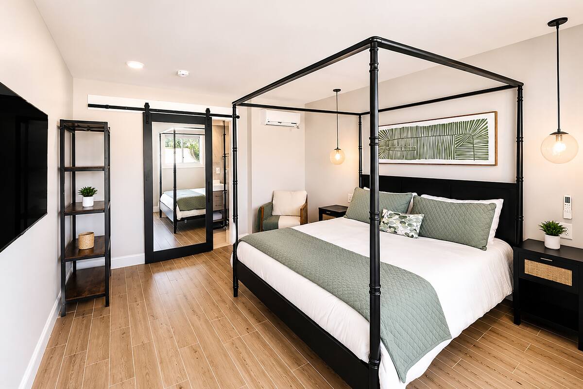 Room, 1 King Bed, Non Smoking | WiFi (free), bed sheets
