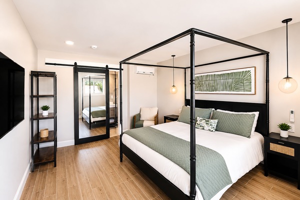 Room, 1 King Bed, Non Smoking | Bed sheets