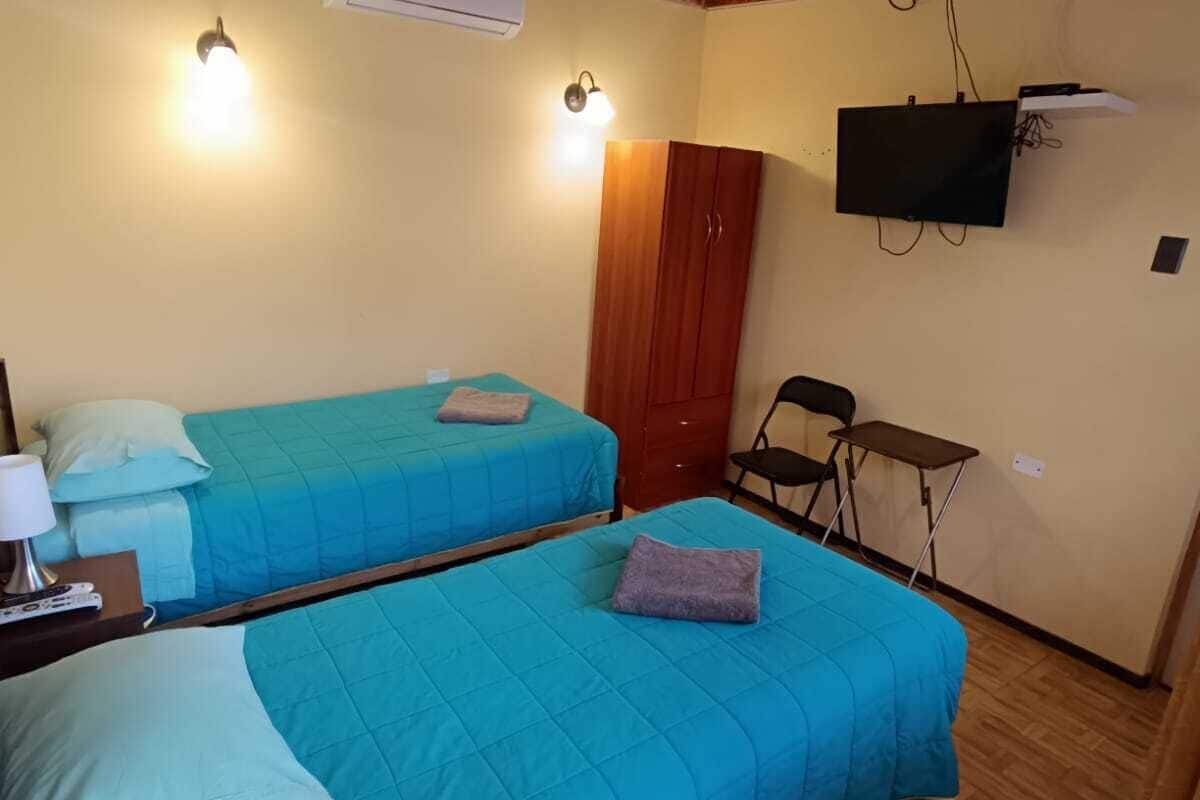 standard twin room, 2 single beds, private bathroom | bed sheets