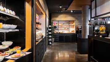 Daily continental breakfast (EUR 18 per person)