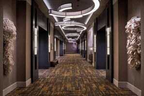 Huone, 1 suuri parisänky, kulmassa | Kokoustilat