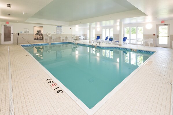 Indoor pool, pool loungers