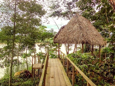 Estação de carregamento. DON JAIME HOSTEL \/