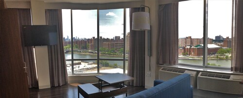 Holiday Inn Express-Bronx, an IHG Hotel