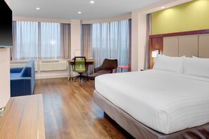 Untuvapeitot, tallelokero huoneessa, työpöytä