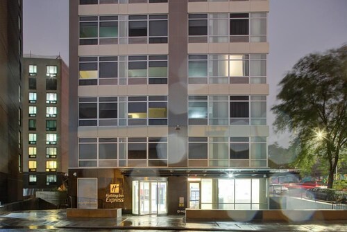 Holiday Inn Express-Bronx, an IHG Hotel
