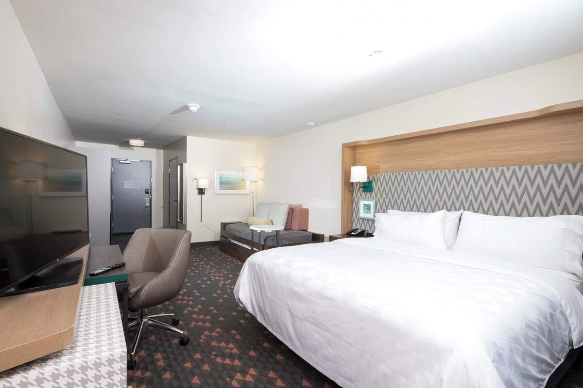 Premium bedding, down comforters, pillowtop beds, in-room safe